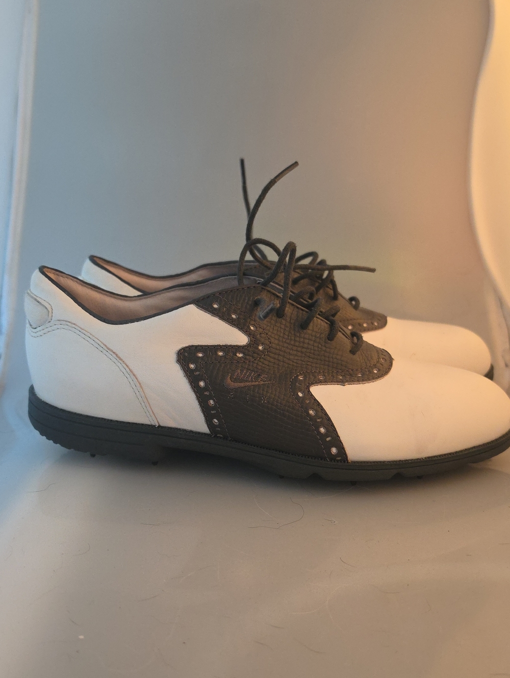 VTG Deadstock Nike White and Brown Men’s Lace-Up Athletic Golf Shoes